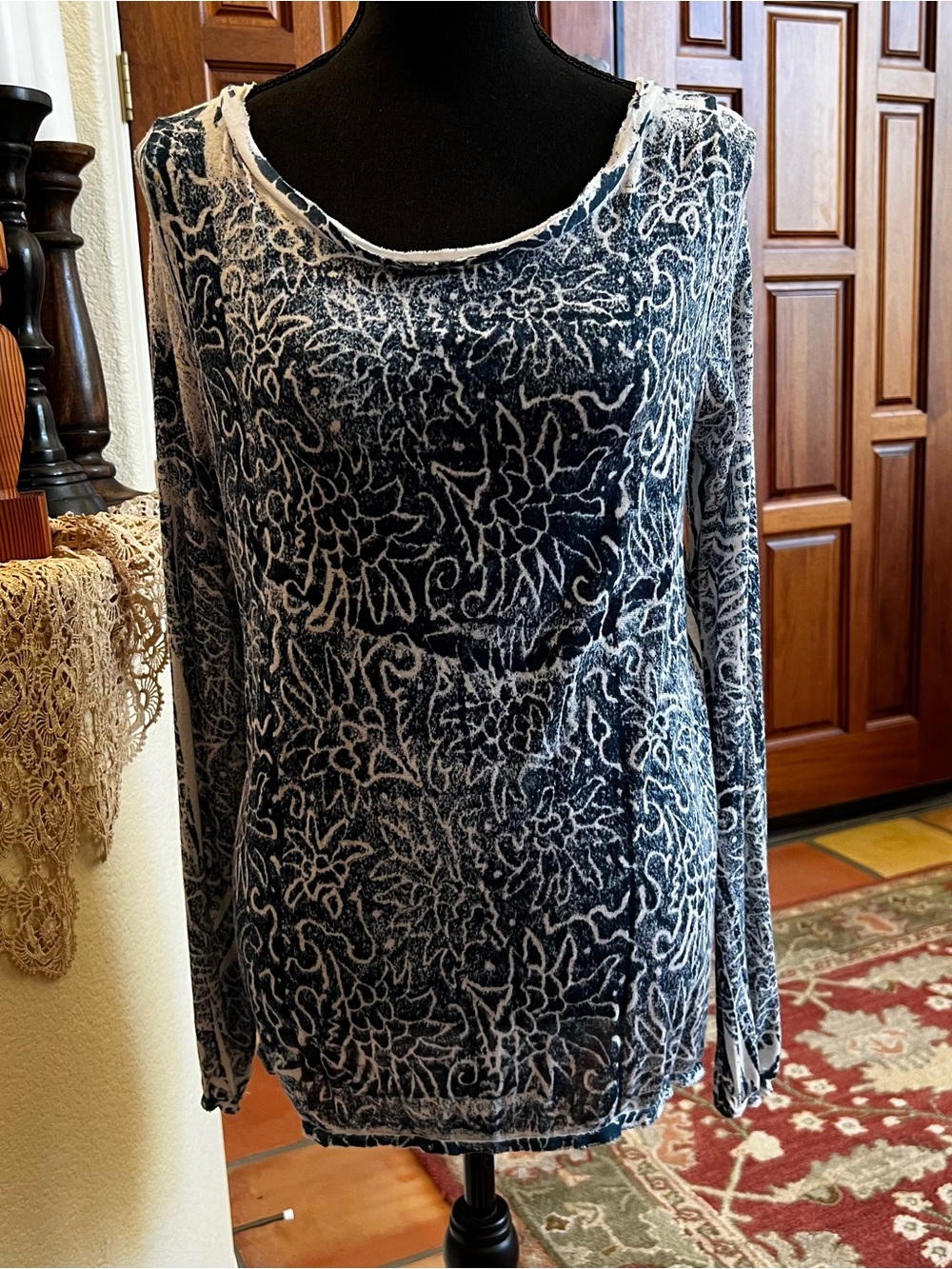 Mezon Shirt Women’s Blue Boho 3/4 Sleeve Sheer Floral Back Panel Top Size Small